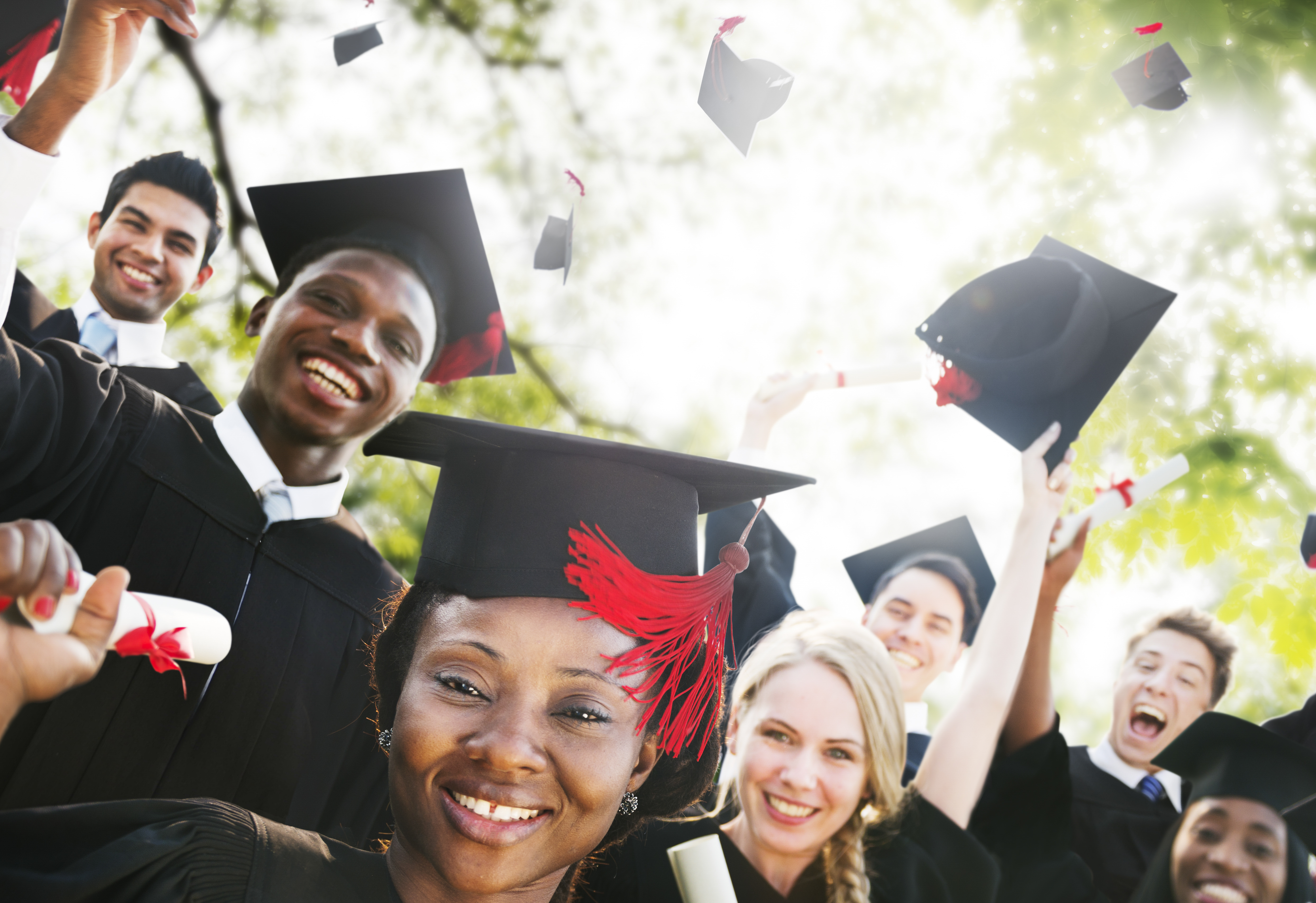 Graduate degree programs. Счастливые студенты. Счастливые выпускники. Счастливые студенты фото. Международное студенчество.